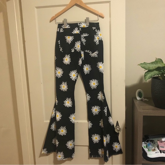 Daisy Print Fringe Bell Bottom Jeans - Picture 4 of 12